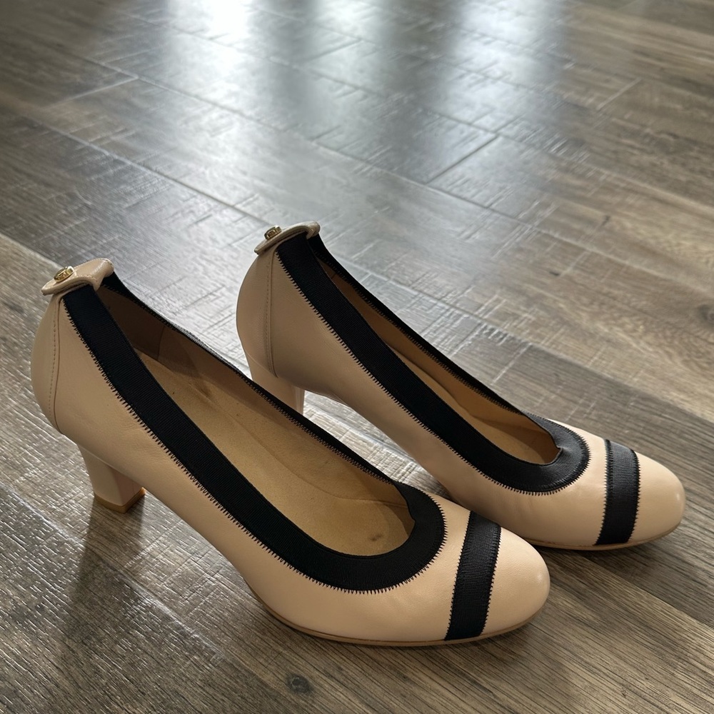 Stuart Weitzman pump heels size 9